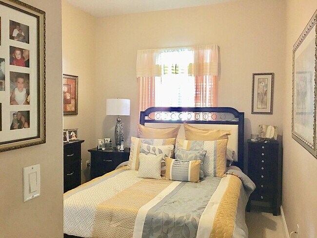 Building Photo - "Spacious 4-Bed Oasis with Granite Elegance & Pool in Miami Lakes"