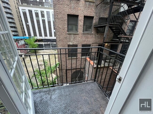 Foto del edificio - E 18TH ST.