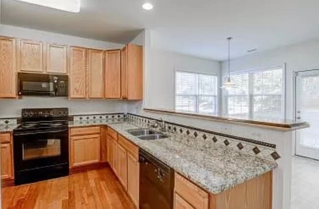 Building Photo - 2329 Lazy River Dr