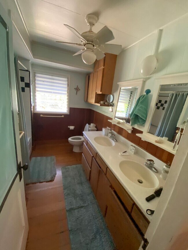 Foto del edificio - Kekaha 4 bed2 bath on 3/4 acre