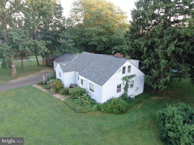 Foto del edificio - 1016 Wilson Ave