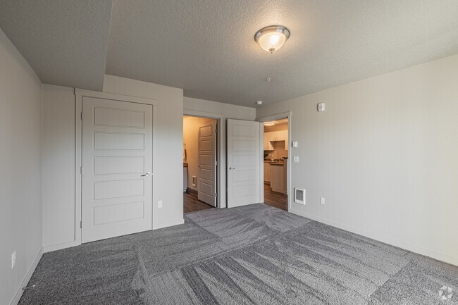 2BR, 2BA - 1041Sf - Primary Bedroom - Pioneer Vista