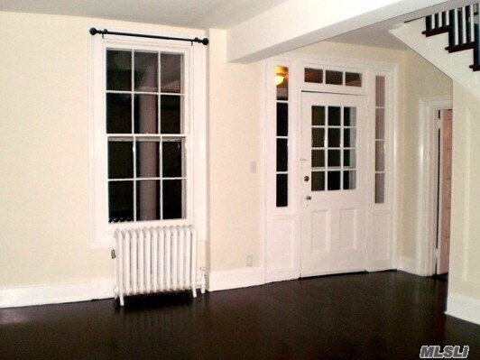 Building Photo - 259 Manhasset Ave