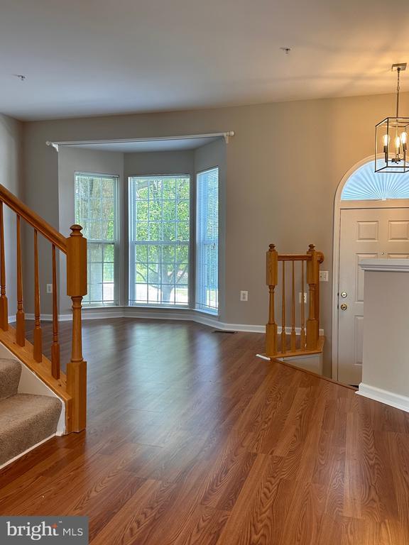 Foto del edificio - 9400 Birchwood Ct W