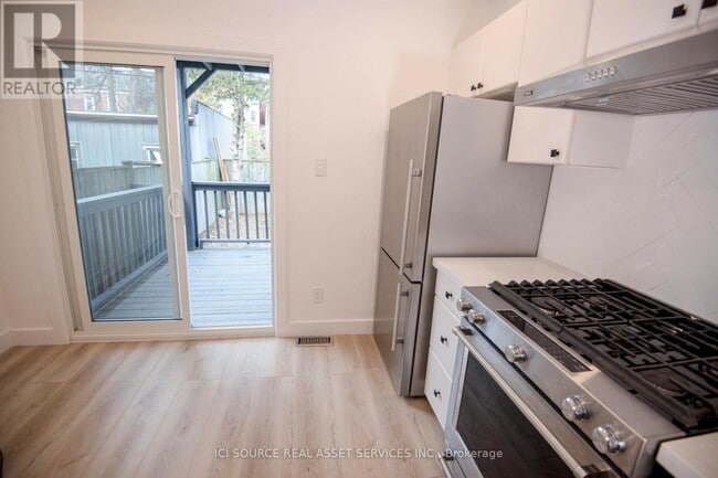 Photo du bâtiment - 1314 Dundas St E