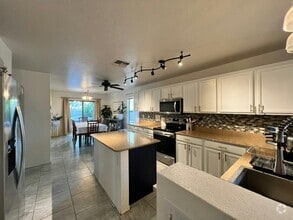 Building Photo - 3649 E Orchid Ln