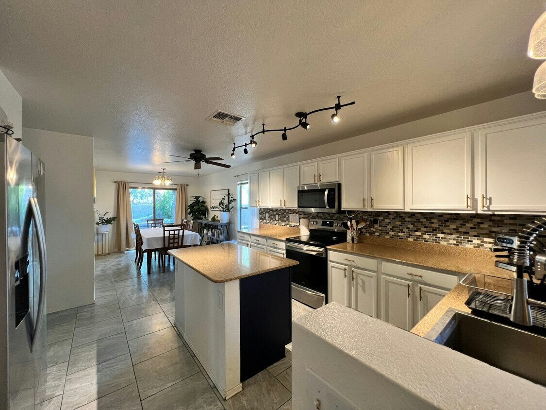 Foto principal - 3649 E Orchid Ln