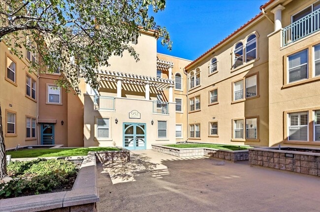 Building Photo - 952 S 11th St