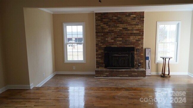 Building Photo - 445 Bess Town Rd