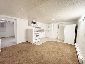 Building Photo - 925 Wilson Ave S