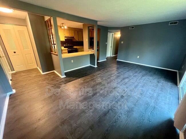 Building Photo - 6322 Patrick Henry Dr