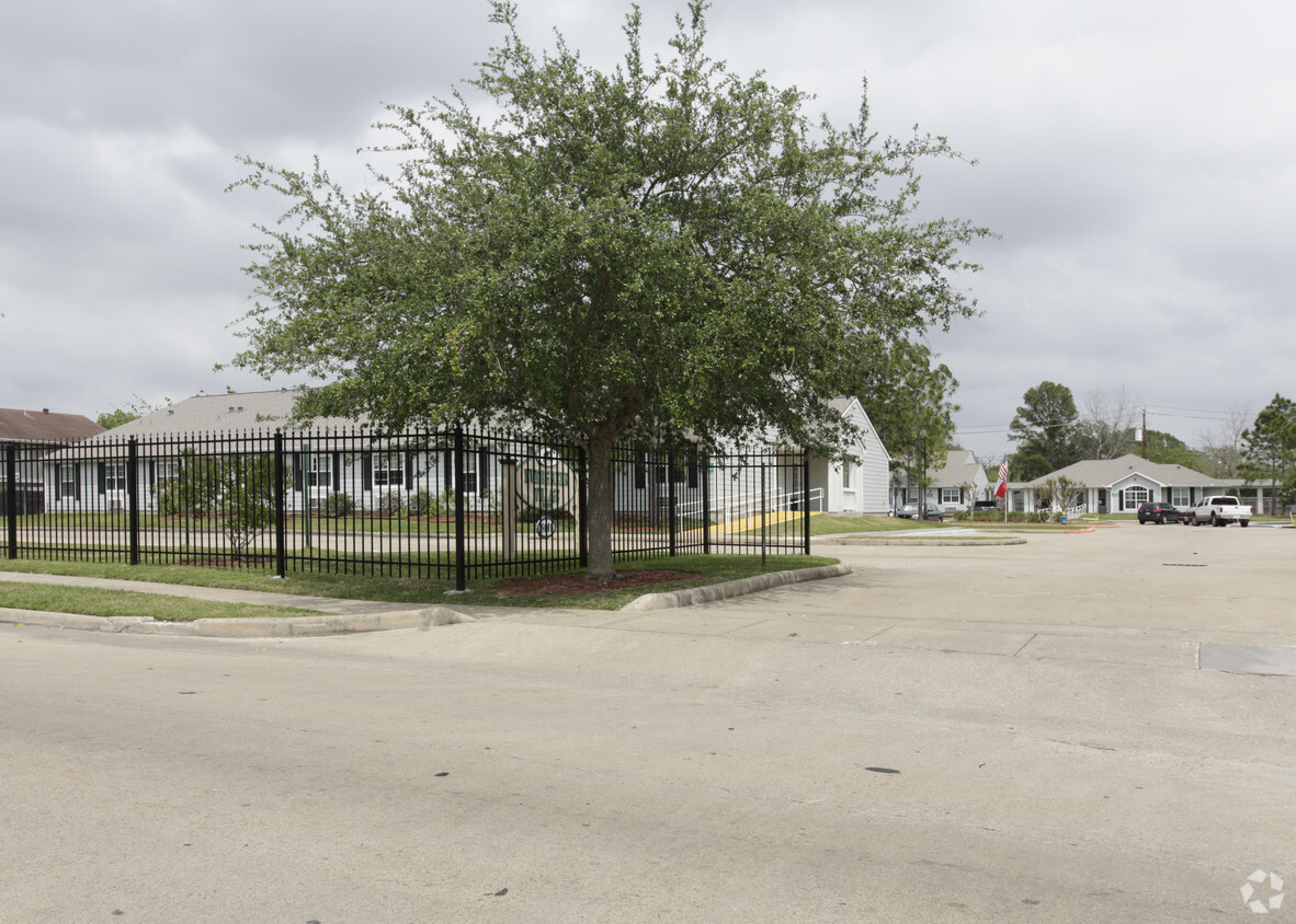 Building Photo - Evergreen Village Apartments