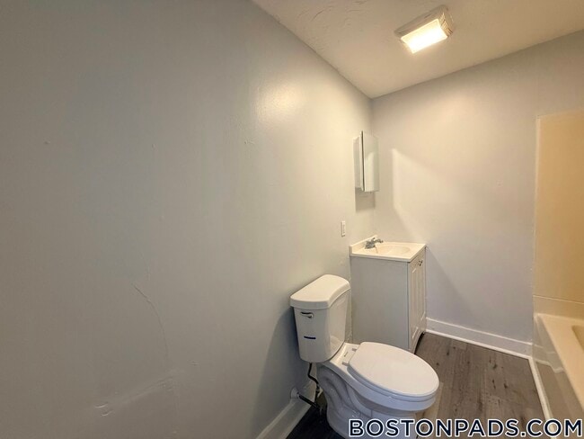 Building Photo - 19 Union St