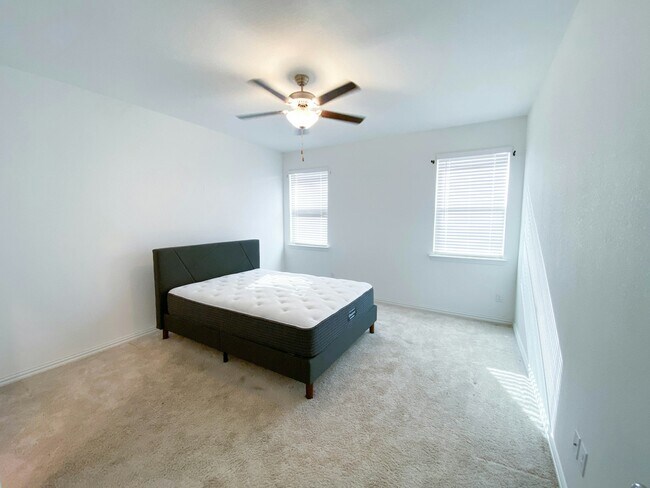 Building Photo - 11452 White River Dr