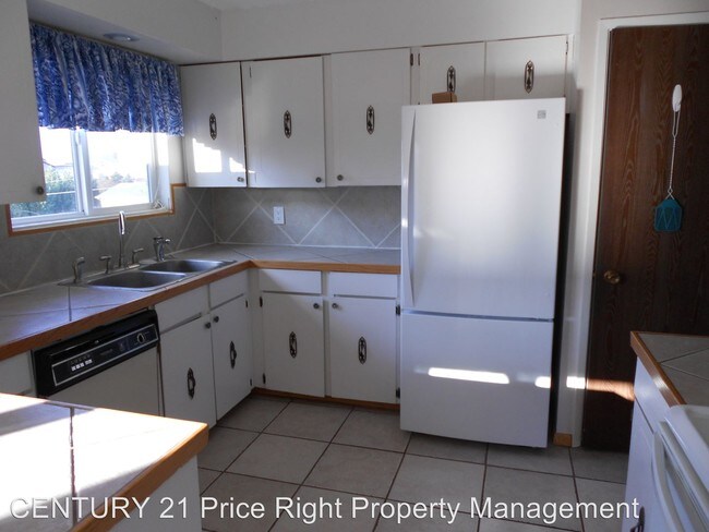 Building Photo - 5 br, 2 bath House - 3130 Hallgren Drive