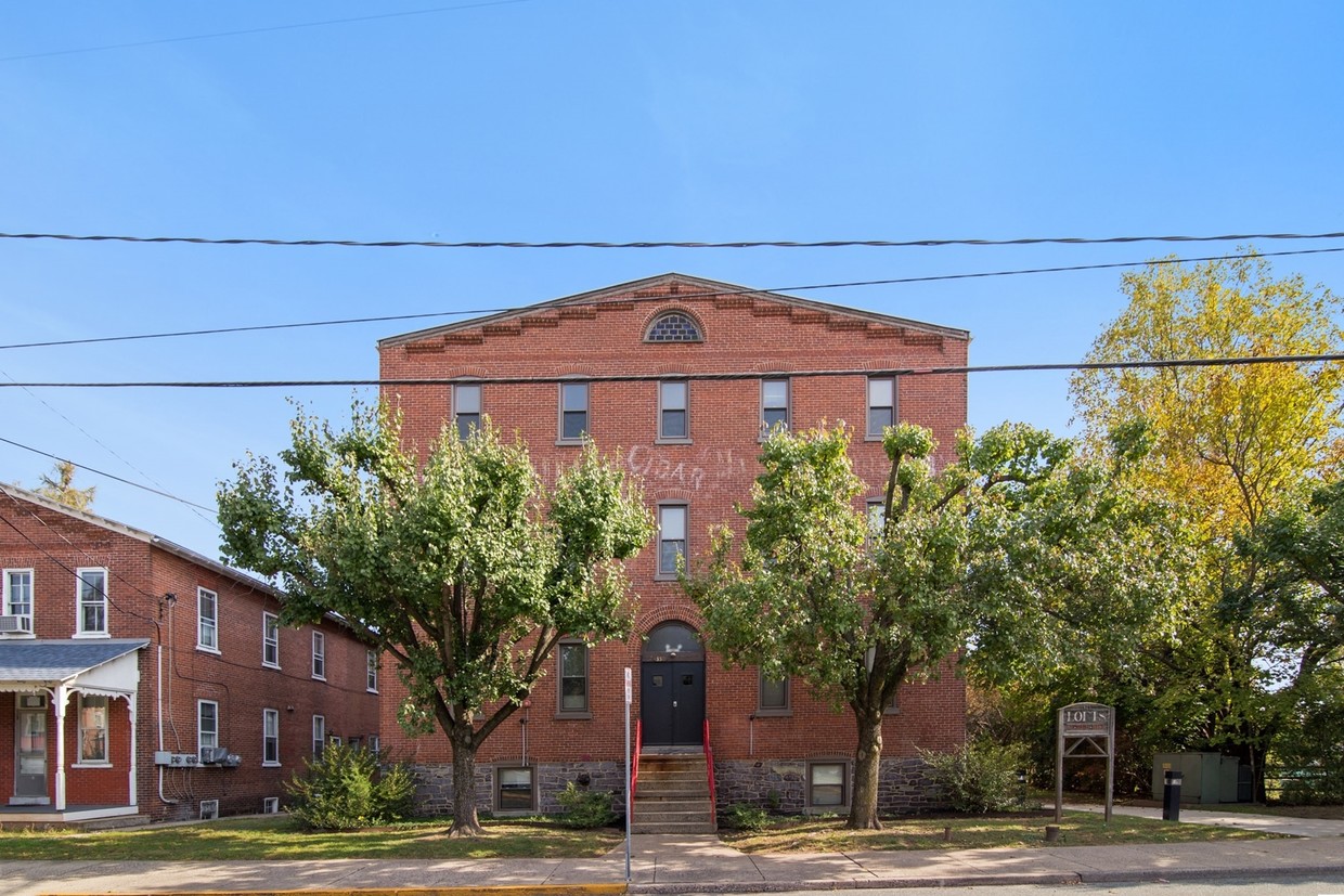 Building Photo - The Lofts at Red Hill