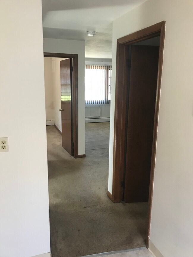 17 Lincoln Ave Unit 2, Bristol, CT 06010 17 Lincoln Ave Bristol, CT