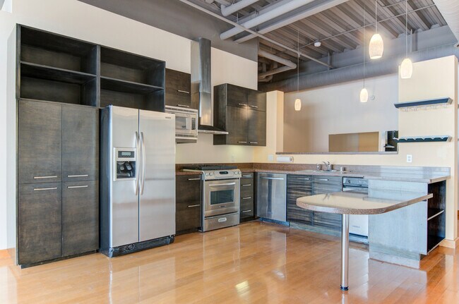Building Photo - Luxury Gold Lofts! Bright Open Floor Plan with City Views-Secure Parking