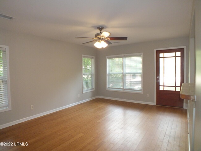 Building Photo - 418 Meritta Ave