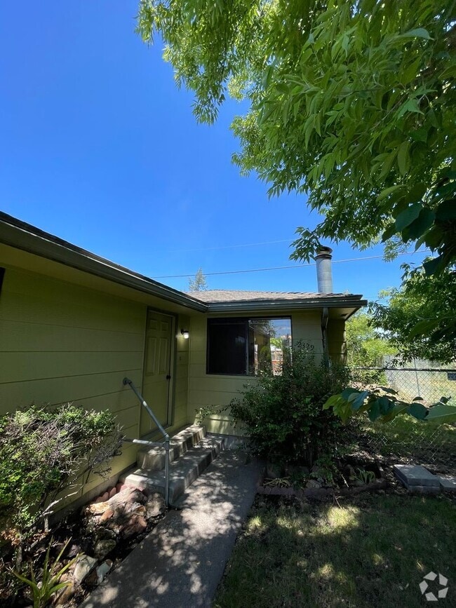 Building Photo - 2329 Eberlein Ave
