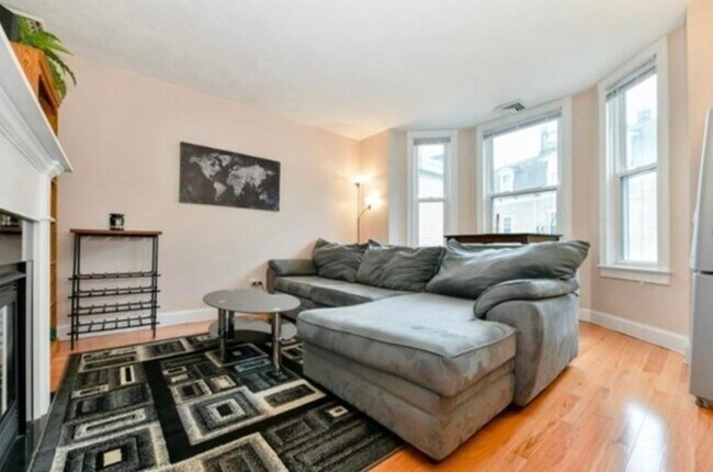 Foto del edificio - 239 Emerson St
