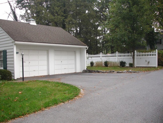 Building Photo - 3 br, 1.5 bath House - 2037 LITITZ PIKE