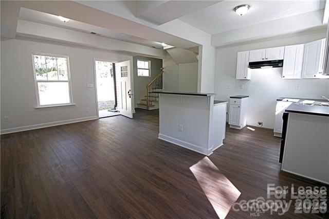 Foto del edificio - 7924 E Lane Dr