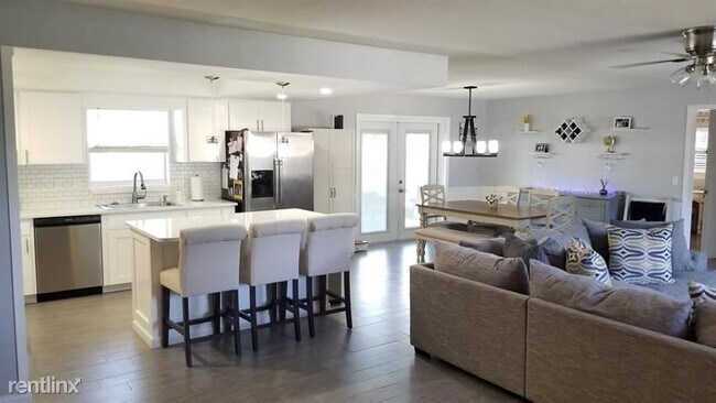 Building Photo - 3 br, 2 bath House - 1350 Cambridge Dr UNIT