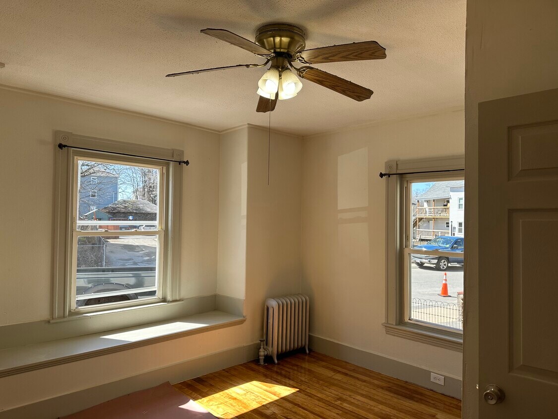 Primary Photo - 11 W Oberlin St