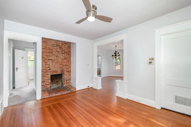 Foto del edificio - 2744 Madison Rd