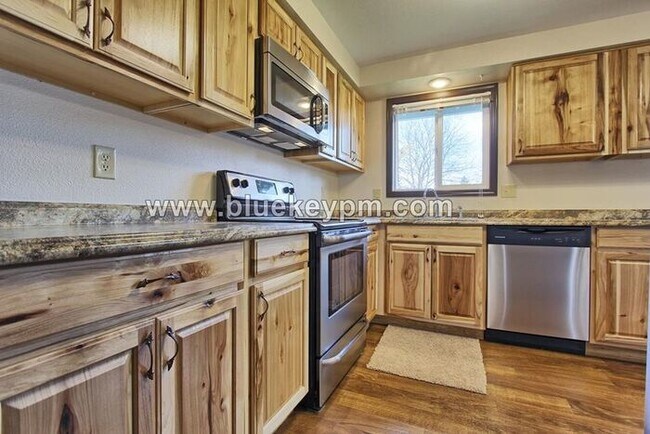 Building Photo - 3 Bed, 2 Bath Home with Large Yard in Burt...