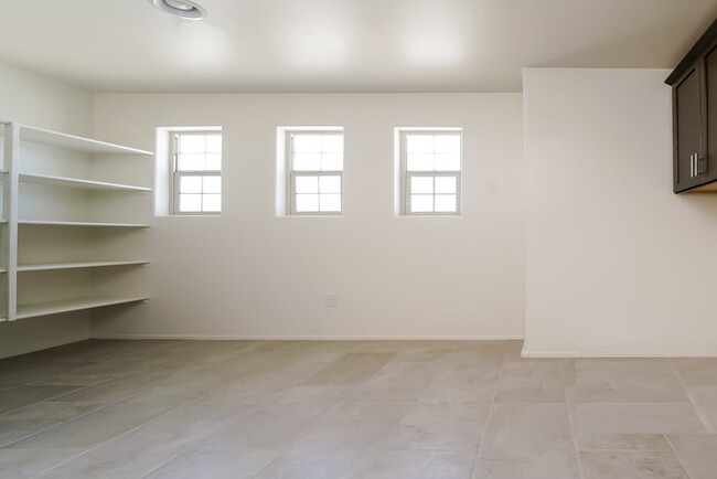 Foto del edificio - 6993 W Inkwood Ln