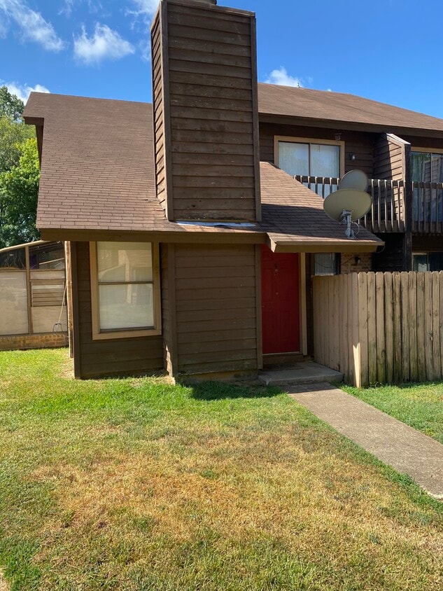 3211 Pearl St, Nacogdoches, TX 75965 Townhome Rentals in Nacogdoches