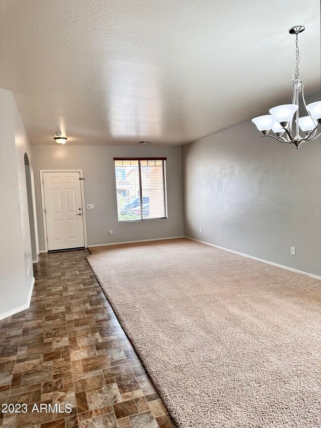 Foto del edificio - 23598 W Wayland Dr