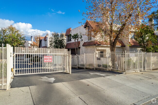 Entrance - 12330 Osborne St