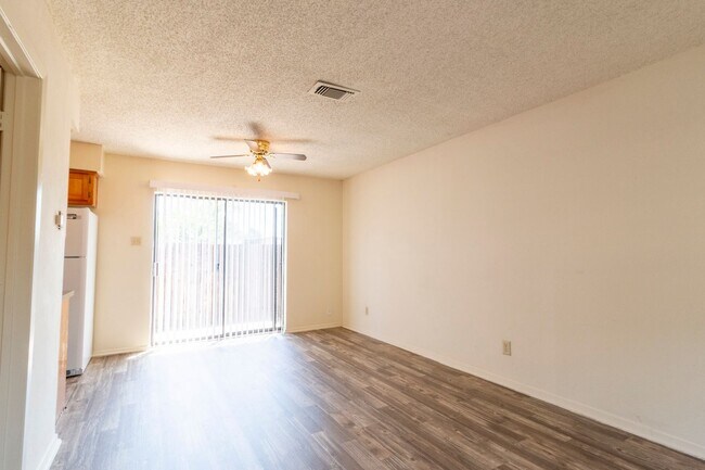 Building Photo - 922 Fannin St
