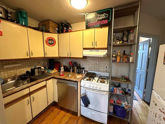 Foto del edificio - 18 S Russell St