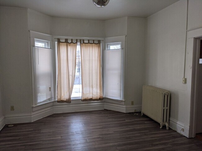 Foto del edificio - AVAILABLE NOVEMBER 2025!  4-bedroom, 2-bat...