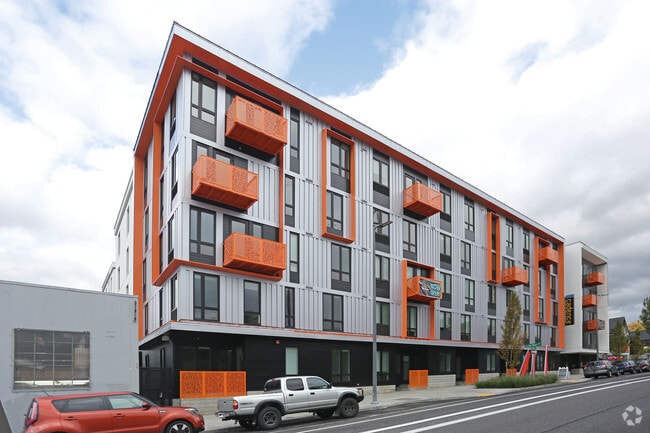 Building Photo - Cadence