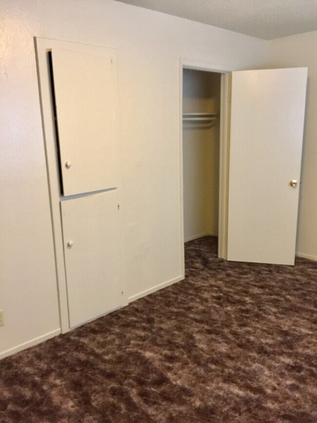 Foto del edificio - 489 S Backer Ave