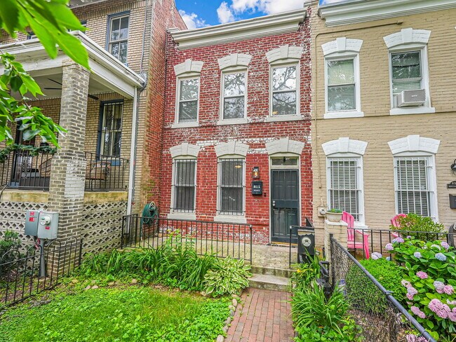 Foto del edificio - 811 Kentucky Ave SE