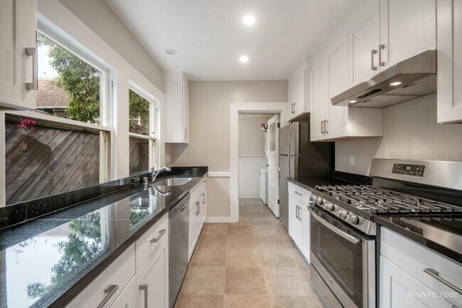 Foto del edificio - 1499 S Van Ness Ave