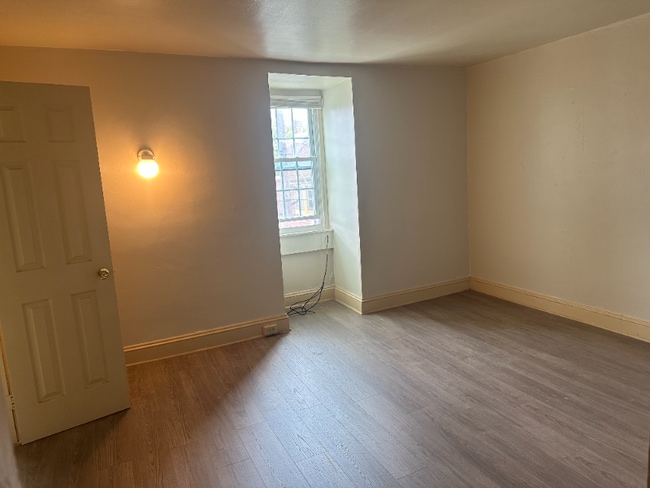 Building Photo - 634 N Lime St