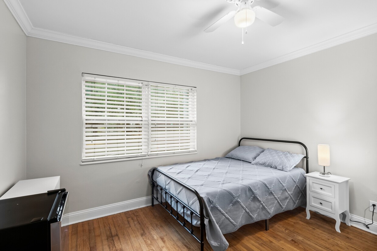 Foto principal - 431 Arlington Rd N