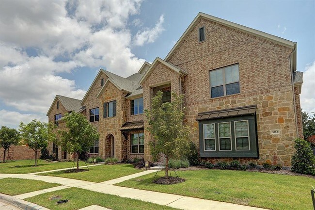 Building Photo - 3005 Decker Dr
