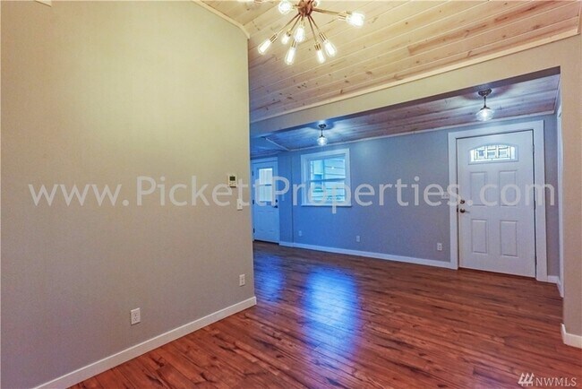 Foto del edificio - Gorgeous 2 Bedroom Close to PSNS