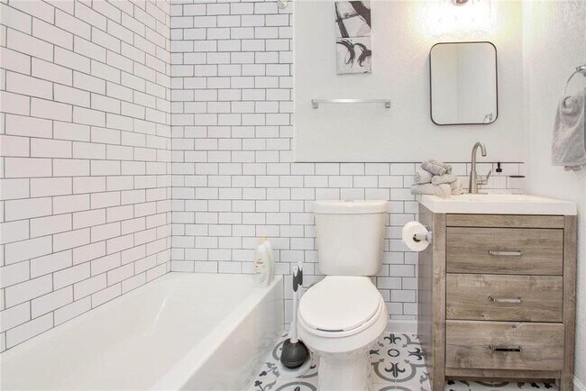 Foto del edificio - 1924 Chapman St