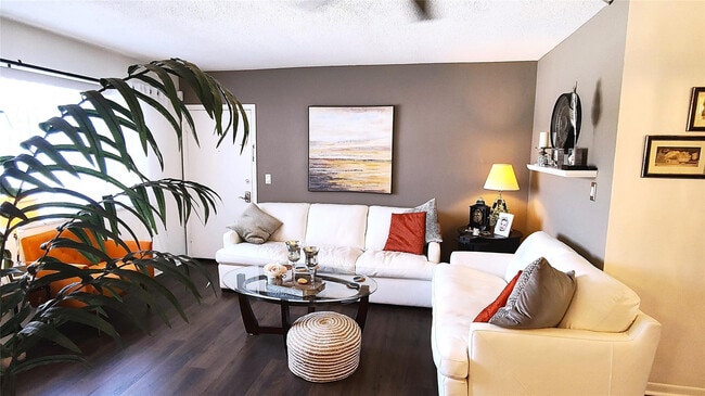 Building Photo - 412 S Cypress Rd