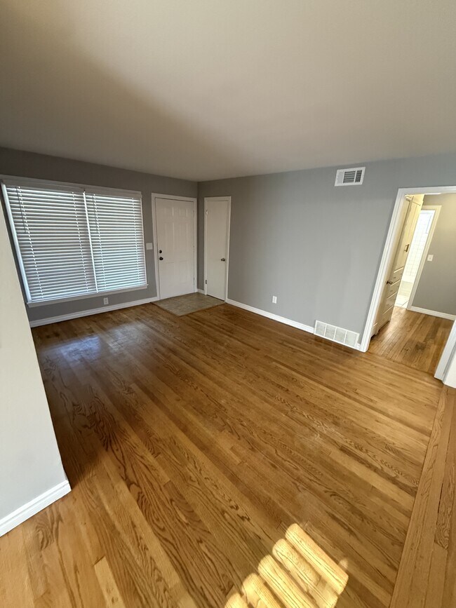 Foto del edificio - 428 E 8th St