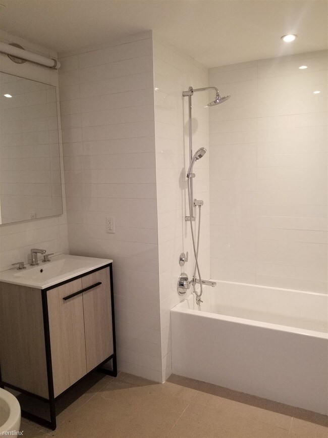 Foto del edificio - Studio, 1 bath  - 169 Graham Ave 5a